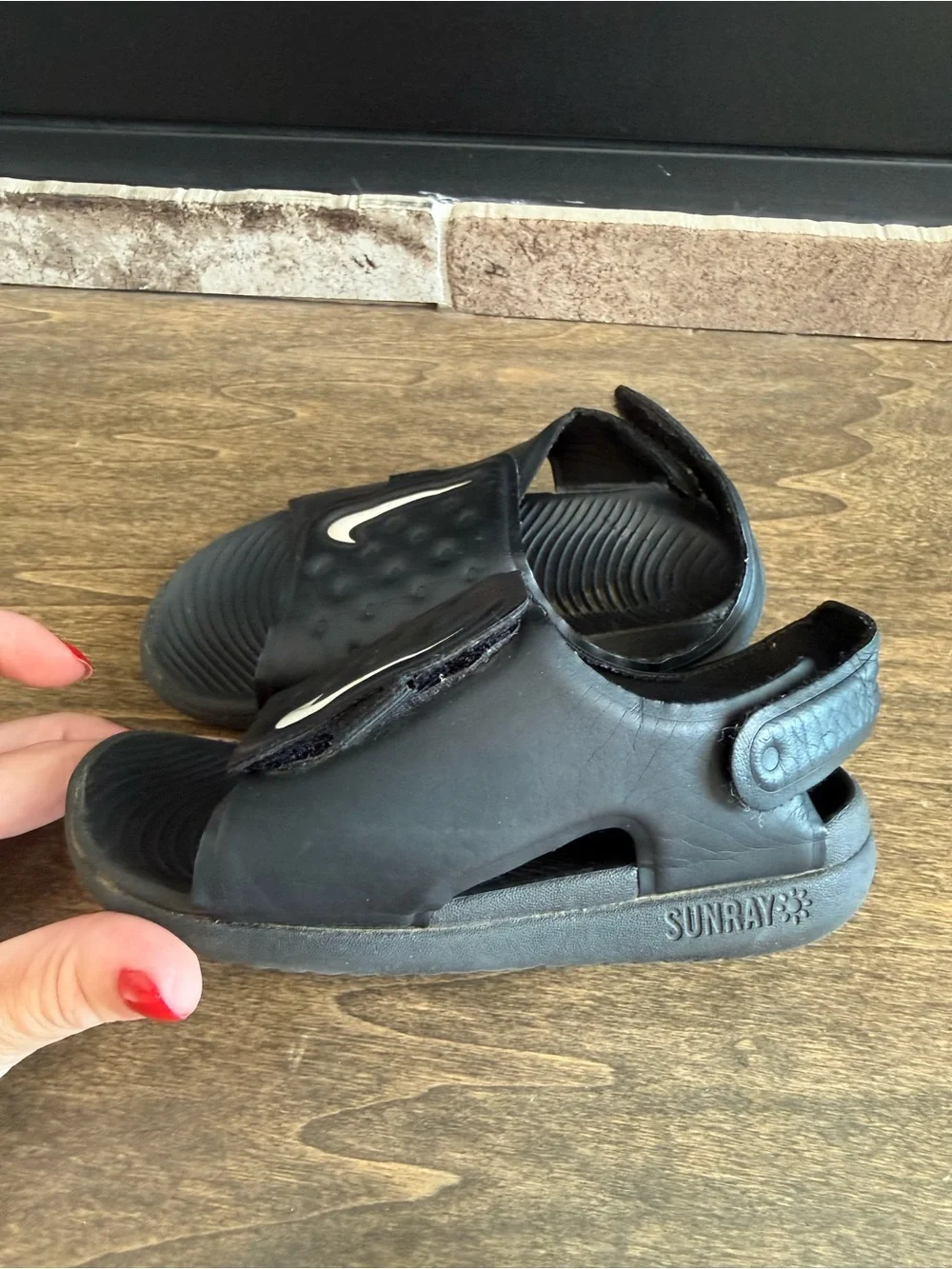 Nike Sunray Adjust 5 V2 Kids Slide Sandal Black US 9C AJ9077-001